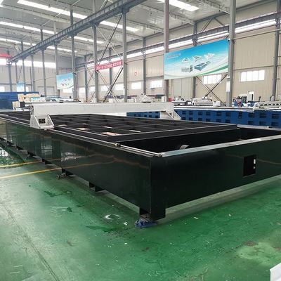 Hoogvermogen 3015 gesloten glasvezellasersnijmachine met beschermingsdek 4kw 6kw 8kw