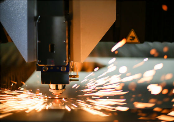 1500*3000 mm HIWIN 3-assige configuratie Glasvezellasersnijmachine met 3000W uitgang