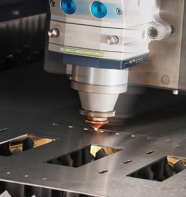 1500*3000 mm HIWIN 3-assige configuratie Glasvezellasersnijmachine met 3000W uitgang