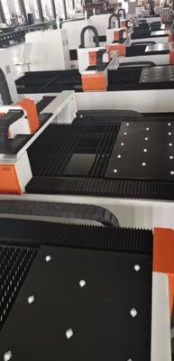 Machines voor het snijden met laservezels van 1500w 2000w 3000w voor het snijden met CNC-systeem van plaatmetaal